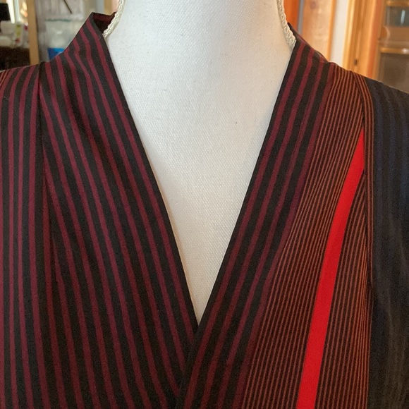 Liz Claiborne Women's Sleeveless Top EUC red,blue,black Vertical Stripe XXL - Picture 3 of 7
